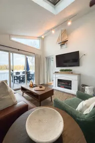Lakeshore Cottage- Lakefront, Hot Tub & Gameroom - Image 5