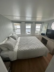 New England Lake House - Image 5