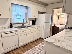 Cozy retreat - Entire Home Near Bethel University - Image 4