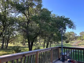 Fox Burrow w/Deck acreage horses/ query for pets. - Image 4