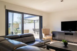 Beautiful Duplex with Private Hot Tub - Image 5
