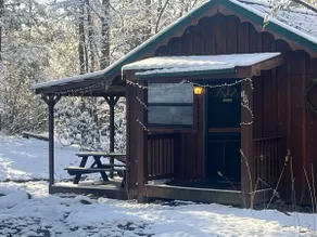 Hot tub! Cabin 104 - Rustic Retreat Cabins - Image 4