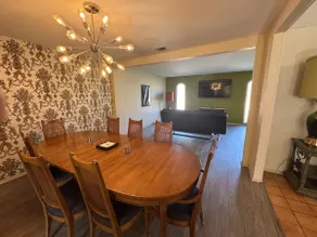 Mid-Century Cozy Home - Family Friendly - Image 3