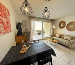 Apartment facing the sea, with swimming pool and parking - Image 4