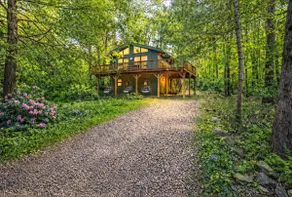 Lake Naomi Poconos Gem★HotTub+Game Room+Fire Pit Mid-Mod Chalet★Golden Owl PA - Image 5