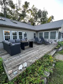 4 BDRM Lakeside Neighbours - Image 2