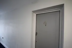 Holden Court Apartment 4 - Image 2