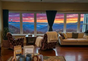 Amazing View! Smoky Mountains Pet Friendly Hikers - Image 3