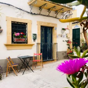 Sicilian Window: Charme, Breakfast & Free Parking - Image 4