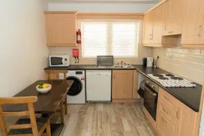 Glancys Accommodation-14 capacity townhouse - Image 4