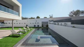 Villa in Alvor mit Bergblick. Beheizbarer privater Salzwasserpool. - Image 3
