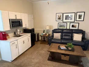 2 Bedroom private apartment in quiet neighborhood - Image 5