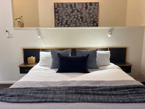 Escape Hatch: A Tranquil Retreat with Forest Views - Image 4