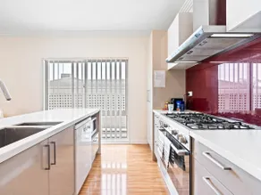 3BR 2 BTH No Stairs Aircon Big Athelstone Home - Image 5