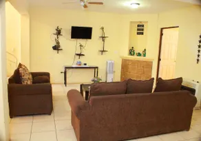 Very spacious house with all the amenities - Image 2