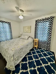 Stylish sanctuary: Alberta St R&R Bungalow - Image 5