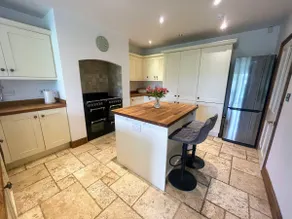 5BR Home | Van Parking | Fast WiFi | NEC Solihull - Image 2