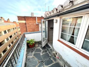 Charming apartment near downtown - Image 4