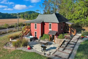 Brown Co Getaway: Sleeps 10-Hot Tub-Firepit-Grill - Image 2
