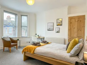 NEW - Spacious & Stylish 3 Bedroom Home in Folkestone - Image 2
