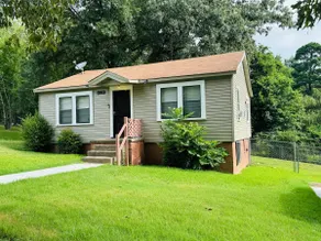 Charming Bungalow, King Bed, Large Yard - Image 5