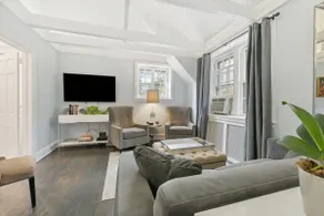 Private Upscale Carriage Hse Near Park & Stables - Image 4