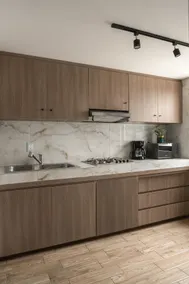 Spacious apartment for 8, parking + WiFi - Image 4