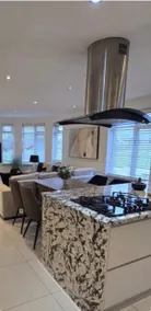 City Centre Duplex - Racecourse views w/ parking - Image 2
