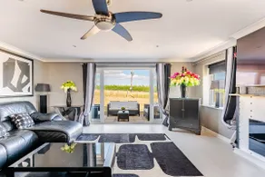 Stilfuld Moderne 5 sengs, 4 badeværelser hus nær Shaftesbury - Image 3
