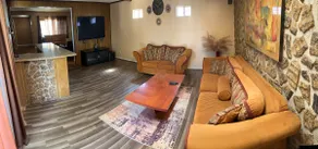 Cheerful 3-bedroom home with indoor fireplace - Image 2