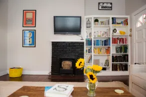 Charming Avondale Bungalow - Image 2