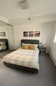 Modern 2 bedroom apartment w/ pool and garden view - Image 4