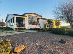 Hilltop Retreat. Spacious house on alpaca ranch. - Image 5