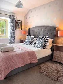 Charming 4-Bed Village Cottage (Dogs Welcome) - Image 3