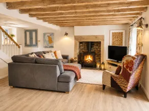Charming 4-Bed Village Cottage (Dogs Welcome) - Image 2