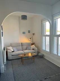 Top floor flat close to Albert Rd - Image 3