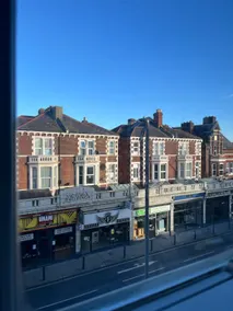 Top floor flat close to Albert Rd - Image 5