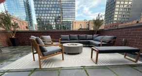 Fulton Market Loft | Rooftop Fire Pit | Parking - Image 3