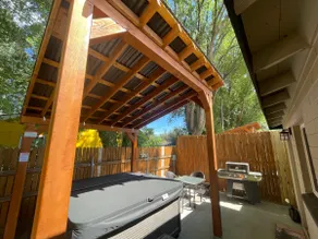 421 Downtown Hideaway Private HotTub w/AC - Image 5