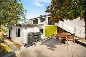Spacious Three Sisters House - King Bed & Firepit - Image 4