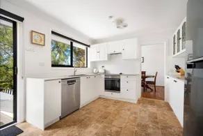 Spacious Three Sisters House - King Bed & Firepit - Image 3