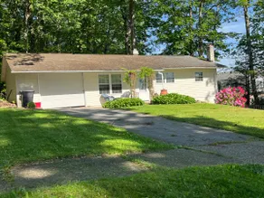 Affordable 3BR Near Penn State | Sleeps 8 - Image 2