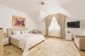 Tudor Central House - Quiet Stay, Garden & Parking - Image 3