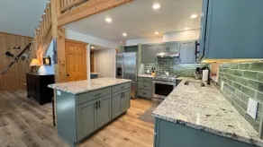 Beautiful remodeled three level home close to town - Image 3