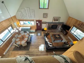 Beautiful remodeled three level home close to town - Image 2