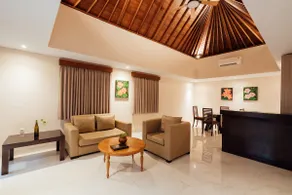 TROPICAL & QUITE VILLA BETWEEN SEMINYAK AND CANGGU - Image 4