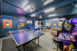 Disneyland Heated Pool/Spa Mini Golf Arcade - Image 4