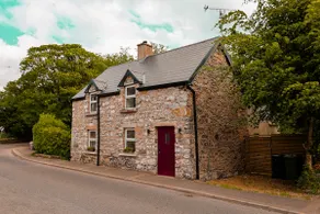 Stone Cottage By The River - Image 3