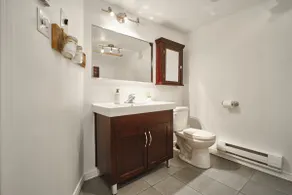 Lion's Den // Spacious 1500 sqft (2 WC) - Downtown - Image 4
