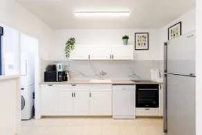 YaffoTLV • Bright 2 Bedroom apt with shelter - Image 3